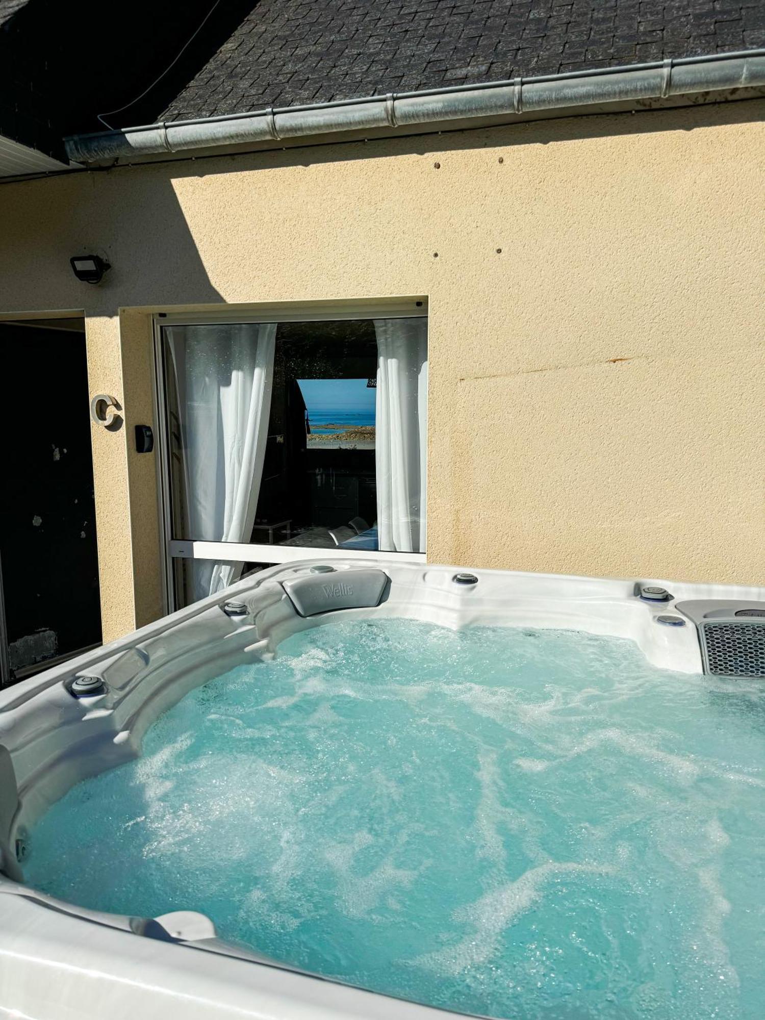 Jacuzzi Professionel Les Pieds Dans L'Eau Plage A 50 M Trévou-Tréguignec Exteriör bild